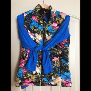 The North Face vest small